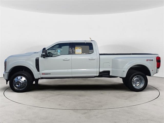Used 2025 Ford F-450SD Platinum 4D Crew Cab – 1FT8W4DM4SEC40793